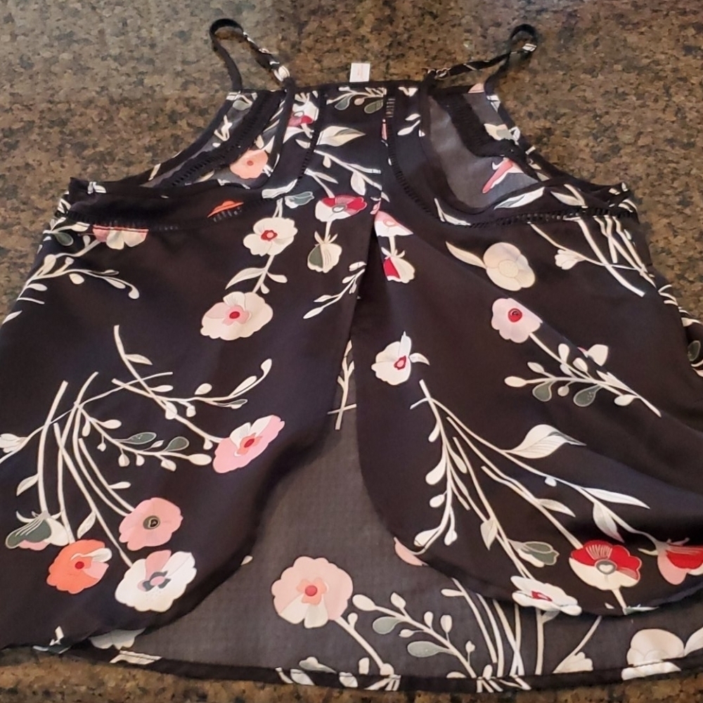 Black Floral Top with adjustable straps - Picture 10 of 14
